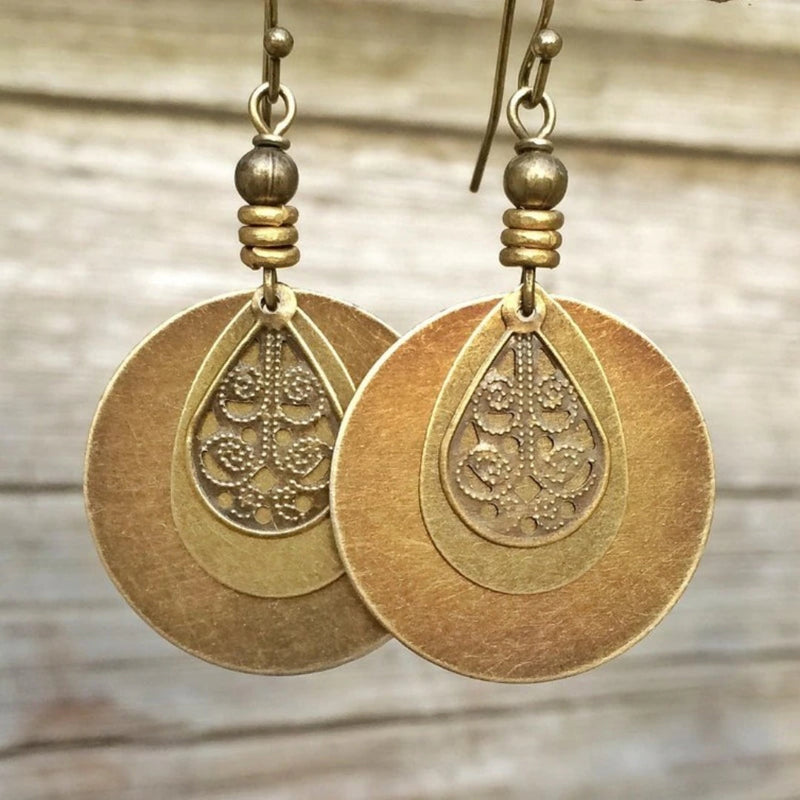 Classic Gold Earring with Timeless Appeal