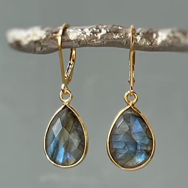 Classic Gold Earring with Timeless Appeal