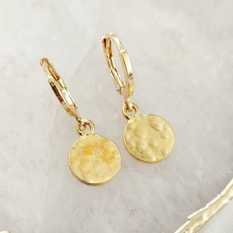 Classic Gold Earring with Timeless Appeal