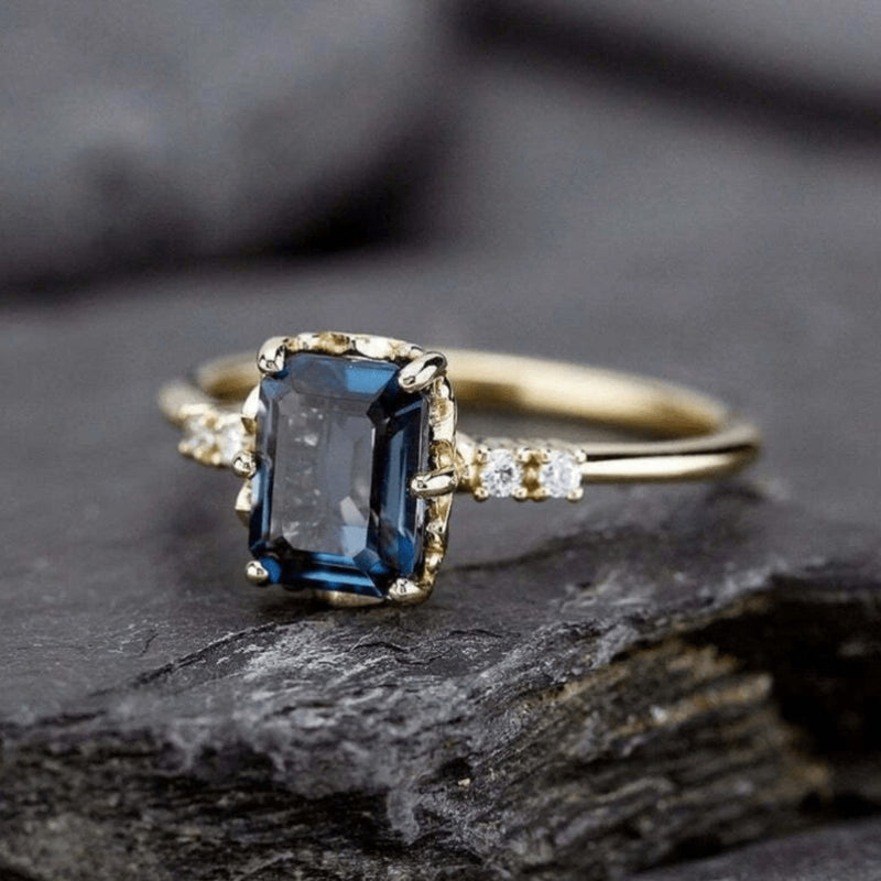 Charming Gold Ring for Any Occasion