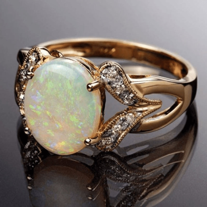 Classic Gold Ring with Timeless Appeal