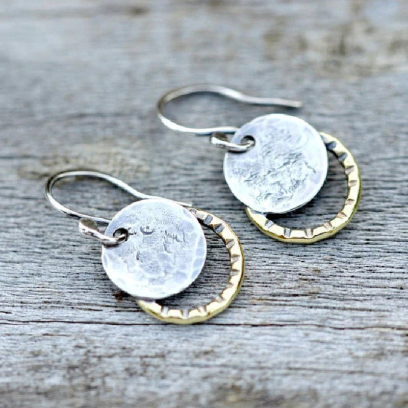 Classic Gold Earring with Timeless Appeal