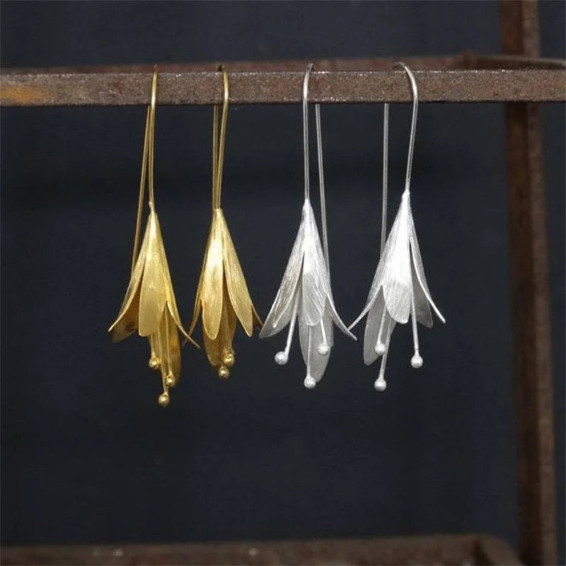 Charming Gold Earring for Any Occasion