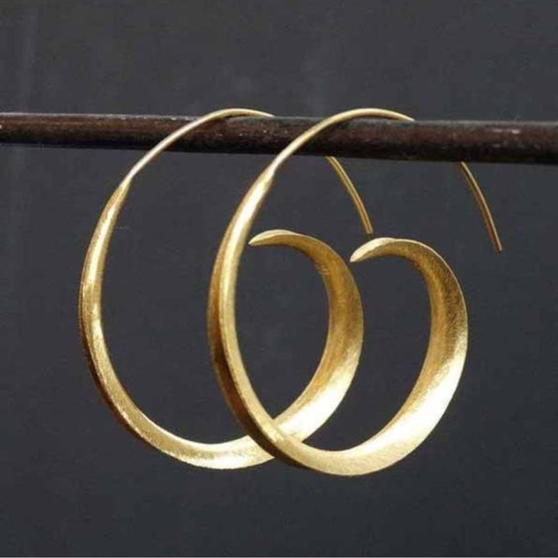 Beautiful Gold Earring with Unique Style