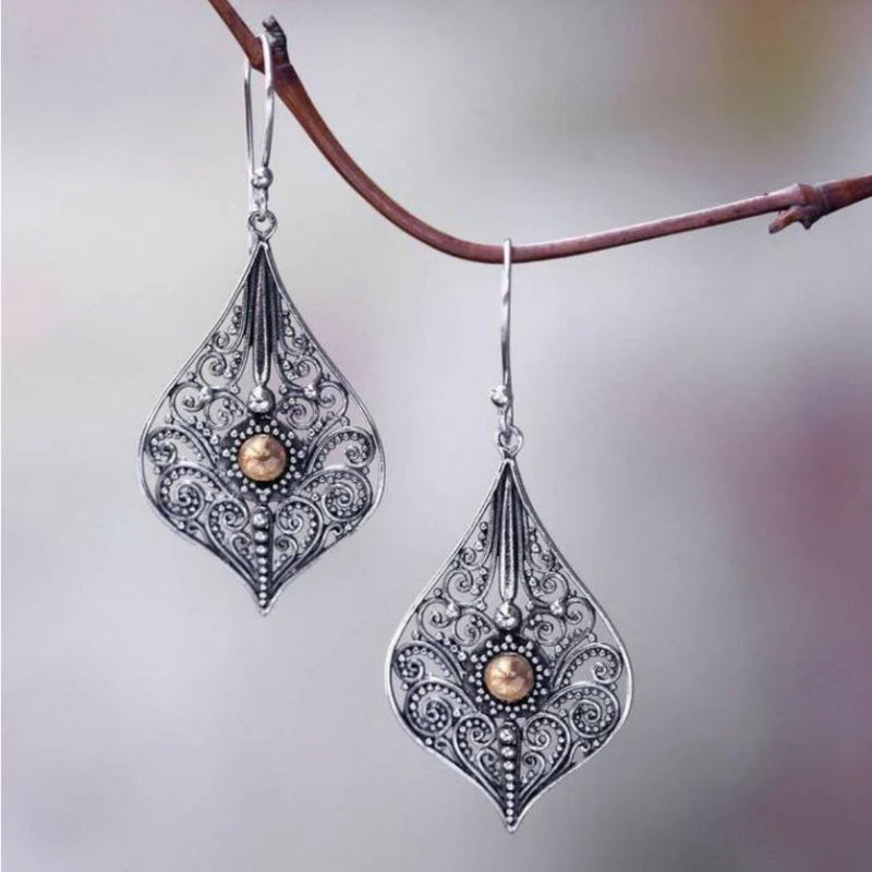 Classic Gold Earring with Timeless Appeal