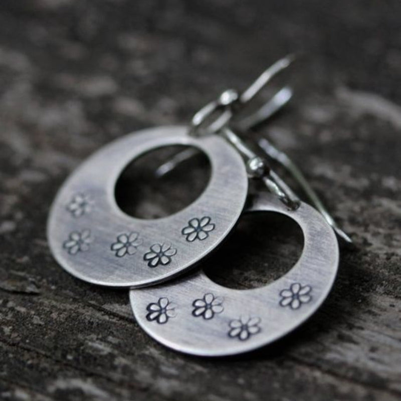 Charming Earring for Any Occasion