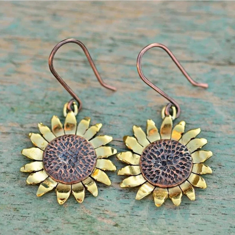 Classic Gold Earring with Timeless Appeal