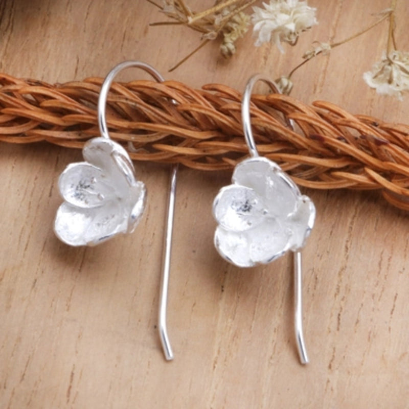Charming Silver Earring for Any Occasion