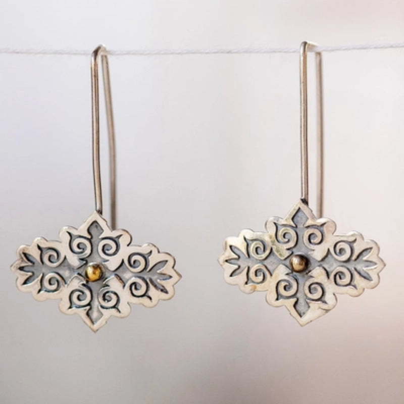 Charming Gold Earring for Any Occasion