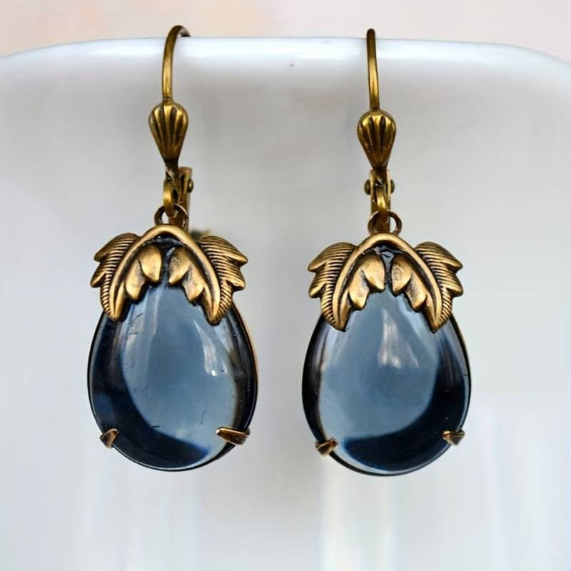 Classic Gold Earring with Timeless Appeal