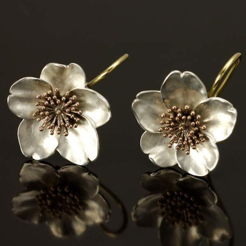 Charming Gold Earring for Any Occasion