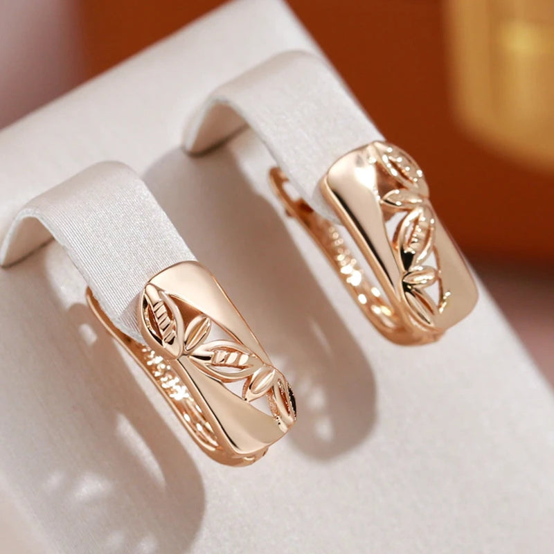 Classic Gold Earring with Timeless Appeal