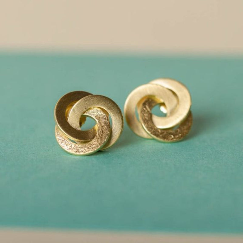 Classic Gold Earring with Timeless Appeal