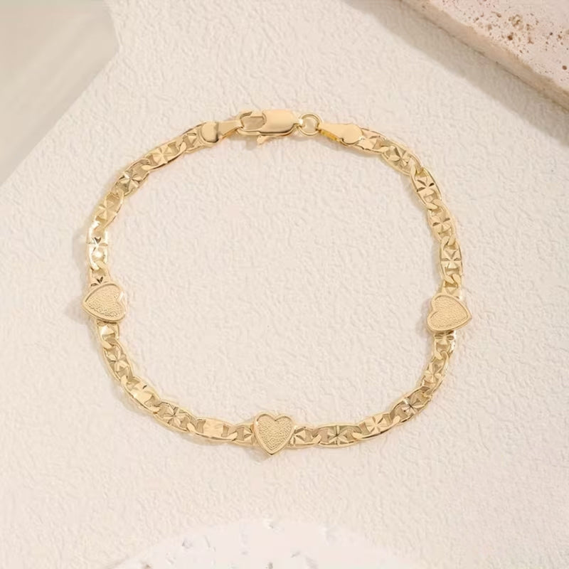 Classic Gold Bracelet with Timeless Appeal