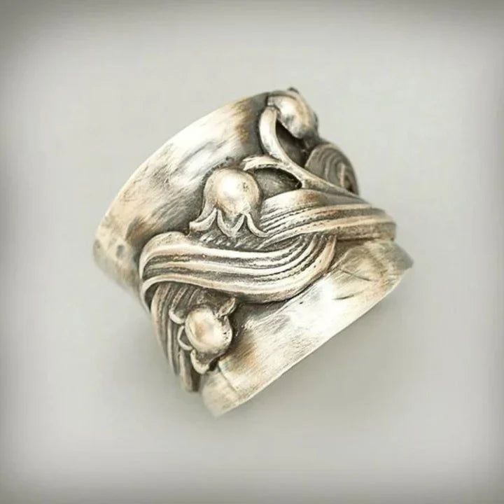Charming Silver Ring for Any Occasion