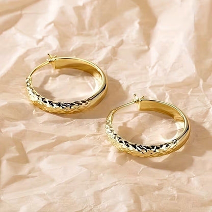 Charming Gold Earring for Any Occasion