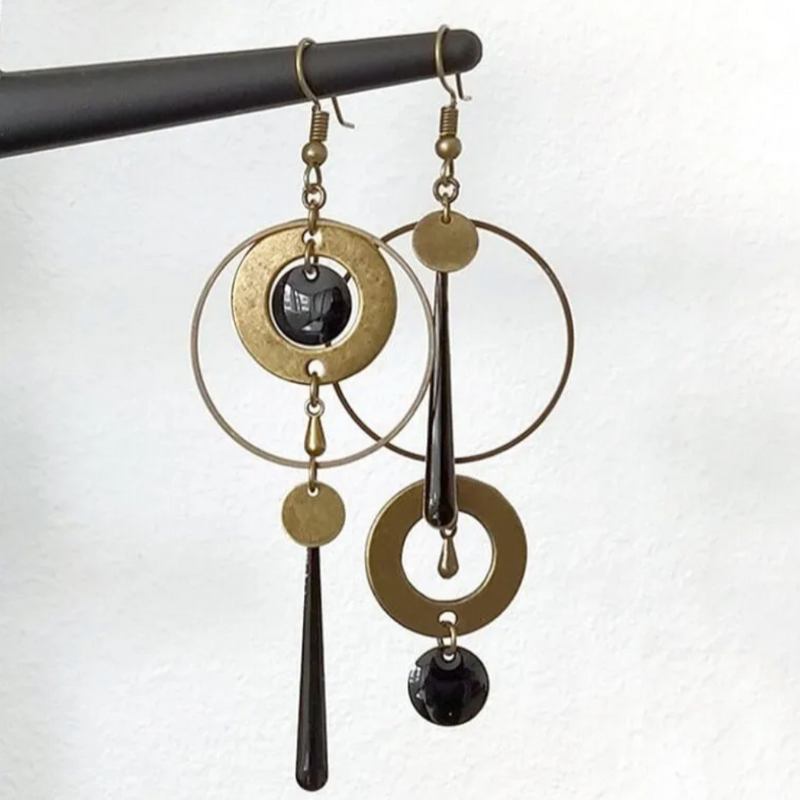 Classic Gold Earring with Timeless Appeal