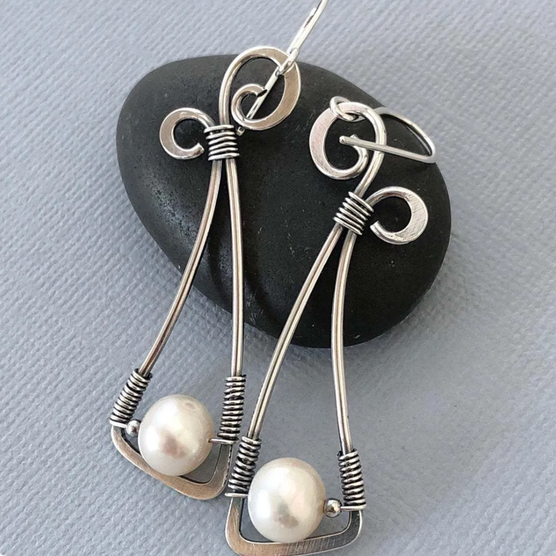 Romantic Pearl Earring for Special Moments