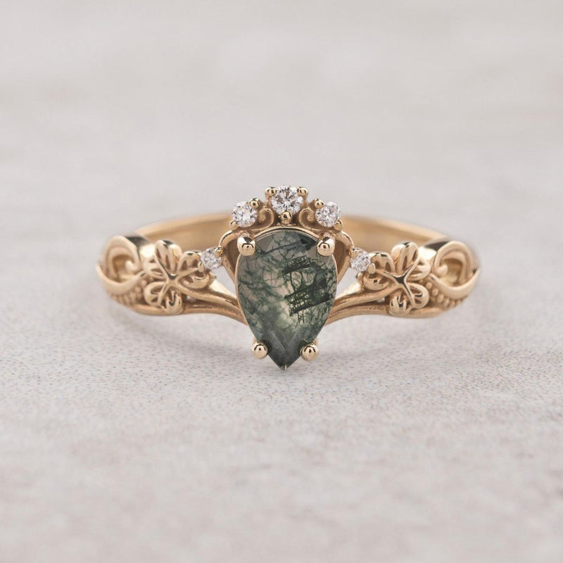Classic Gold Ring with Timeless Appeal