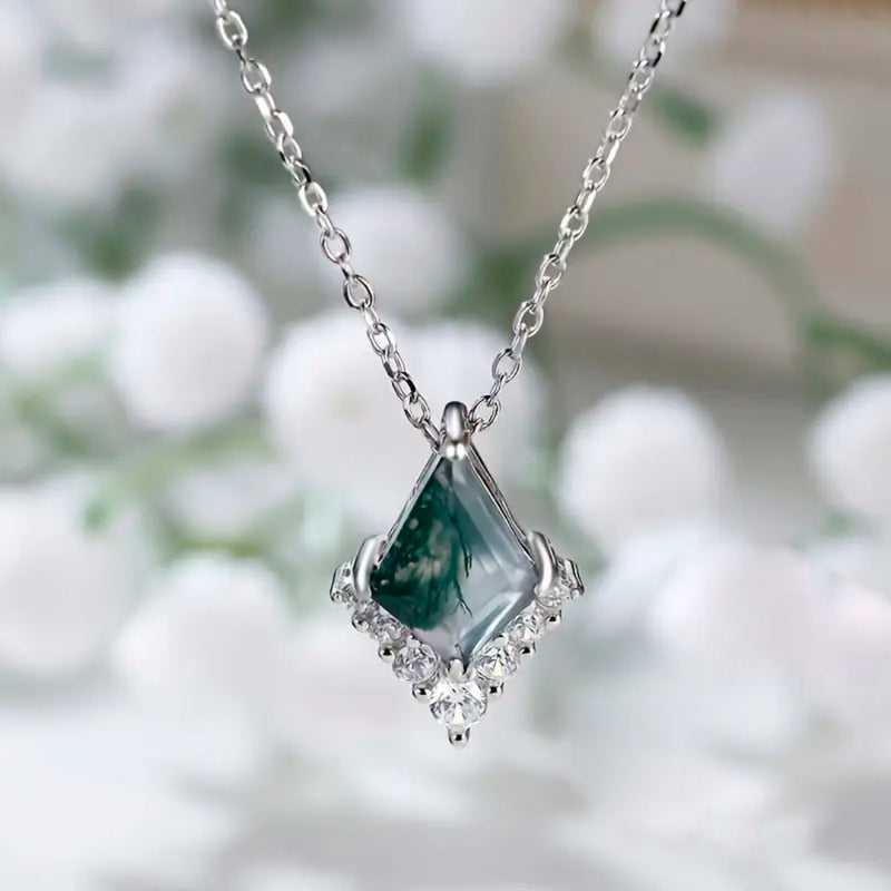 Beautiful Silver Necklace with Unique Style
