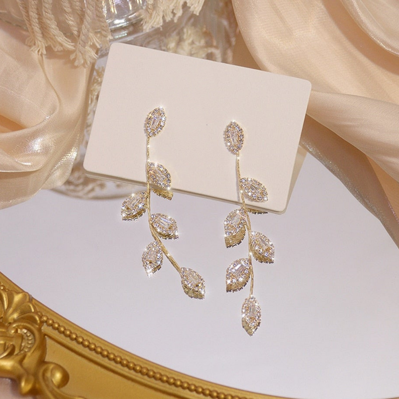 Charming Silver Earring for Any Occasion