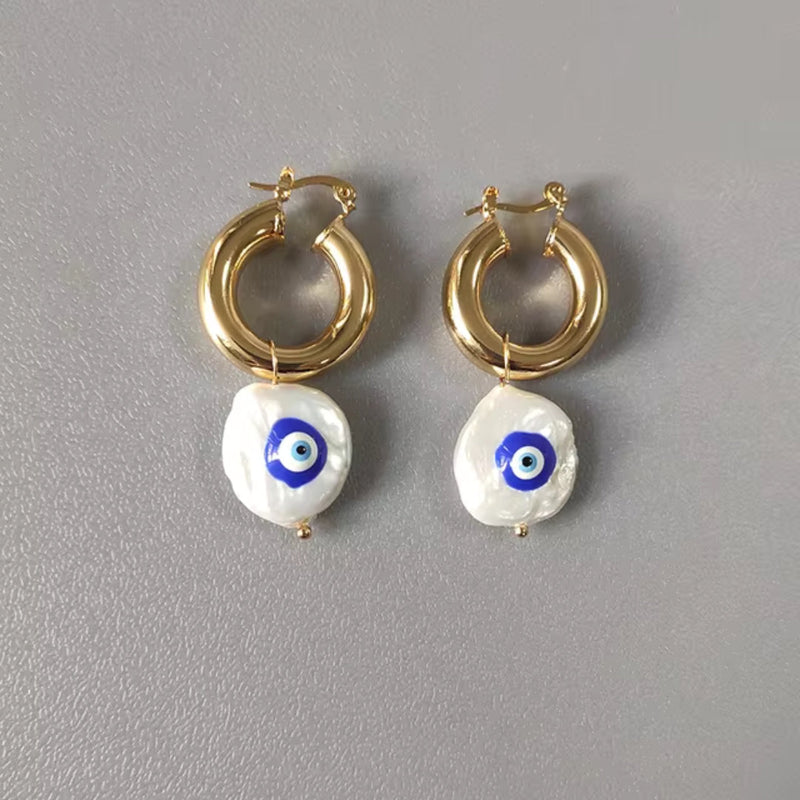 Romantic Gold Earring for Special Moments
