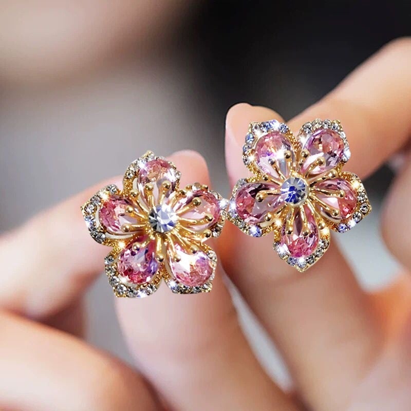 Charming Silver Earring for Any Occasion