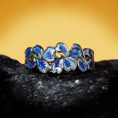 Classic Silver Ring with Timeless Appeal