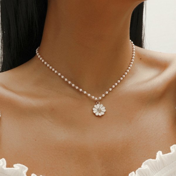 Beautiful Pearl Pendant with Unique Style