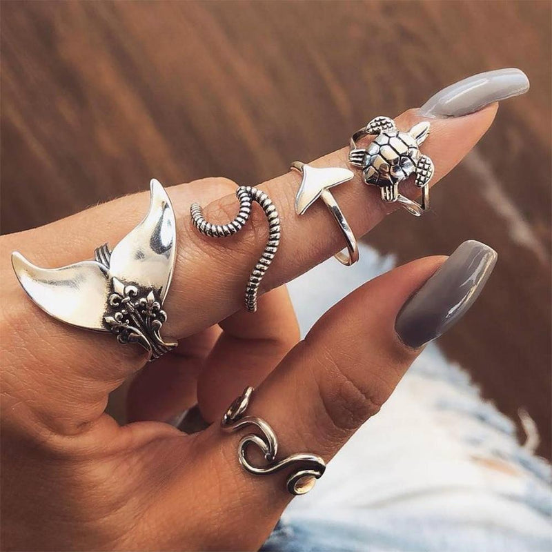 Classic Silver Ring with Timeless Appeal