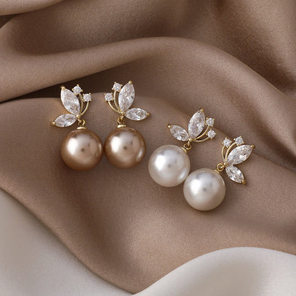 Romantic Pearl Earring for Special Moments
