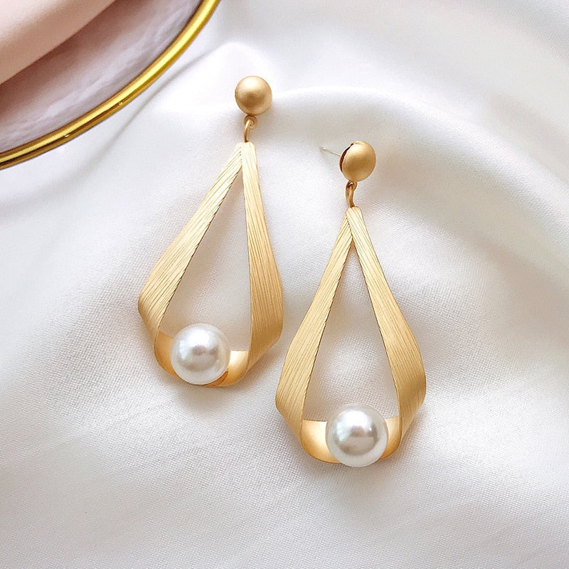 Romantic Pearl Earring for Special Moments