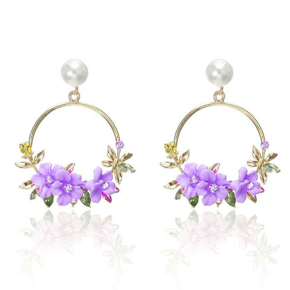Classic Gold Earring with Timeless Appeal