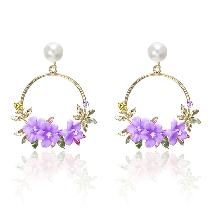 Classic Gold Earring with Timeless Appeal