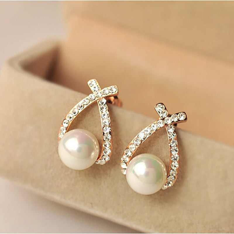 Classic Pearl Earring with Timeless Appeal