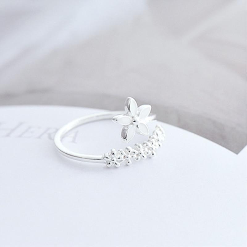 Stunning Silver Ring for Daily Wear