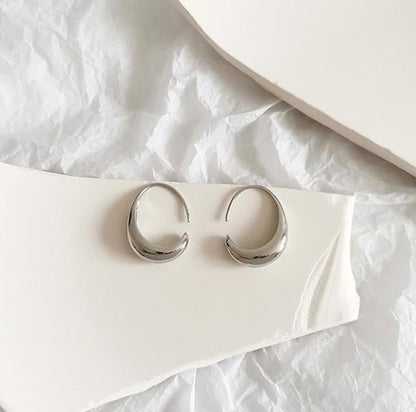 Romantic Gold Earring for Special Moments