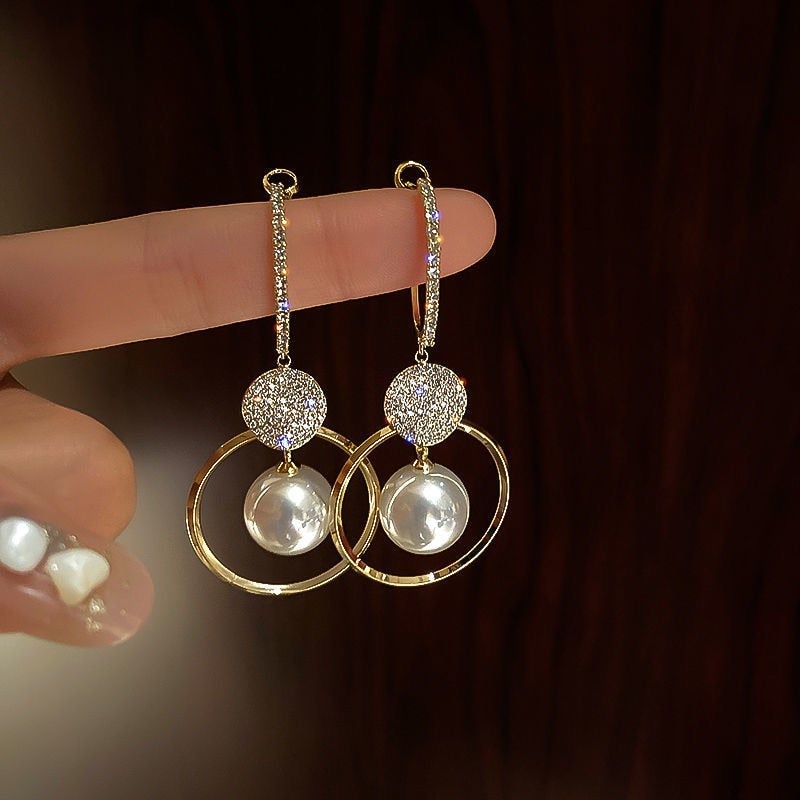 Charming Pearl Earring for Any Occasion