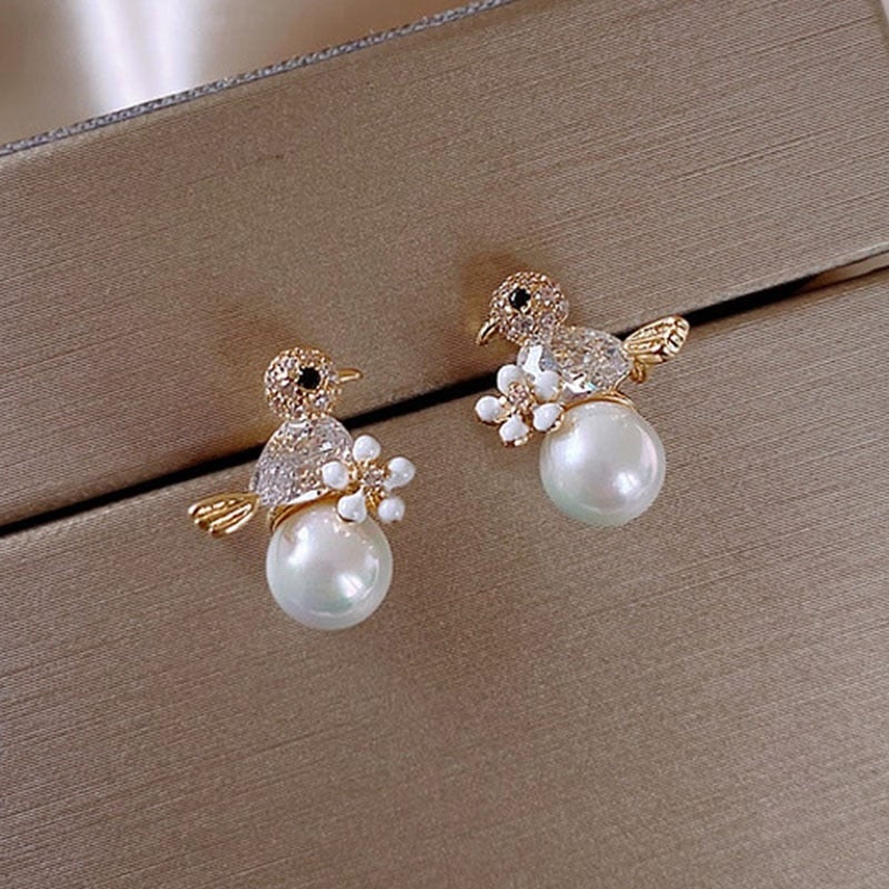 Classic Pearl Earring with Timeless Appeal