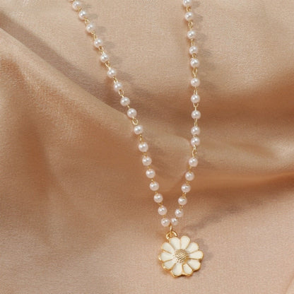Beautiful Pearl Pendant with Unique Style