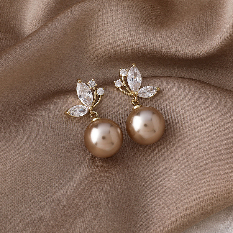 Romantic Pearl Earring for Special Moments