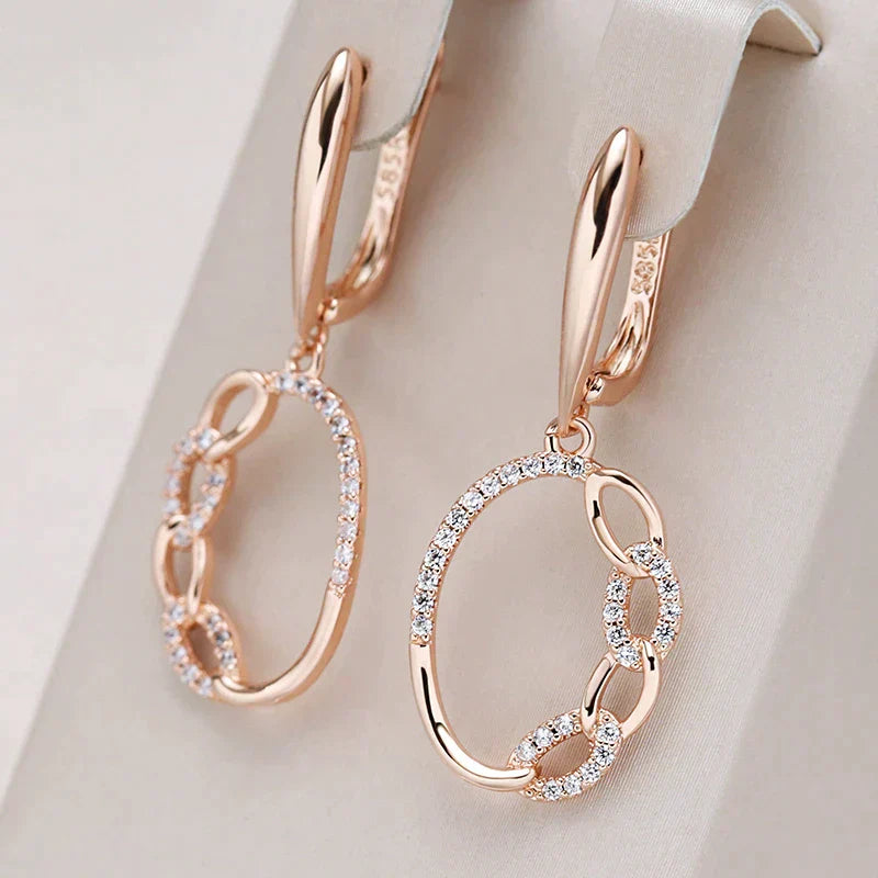 Charming Gold Earring for Any Occasion