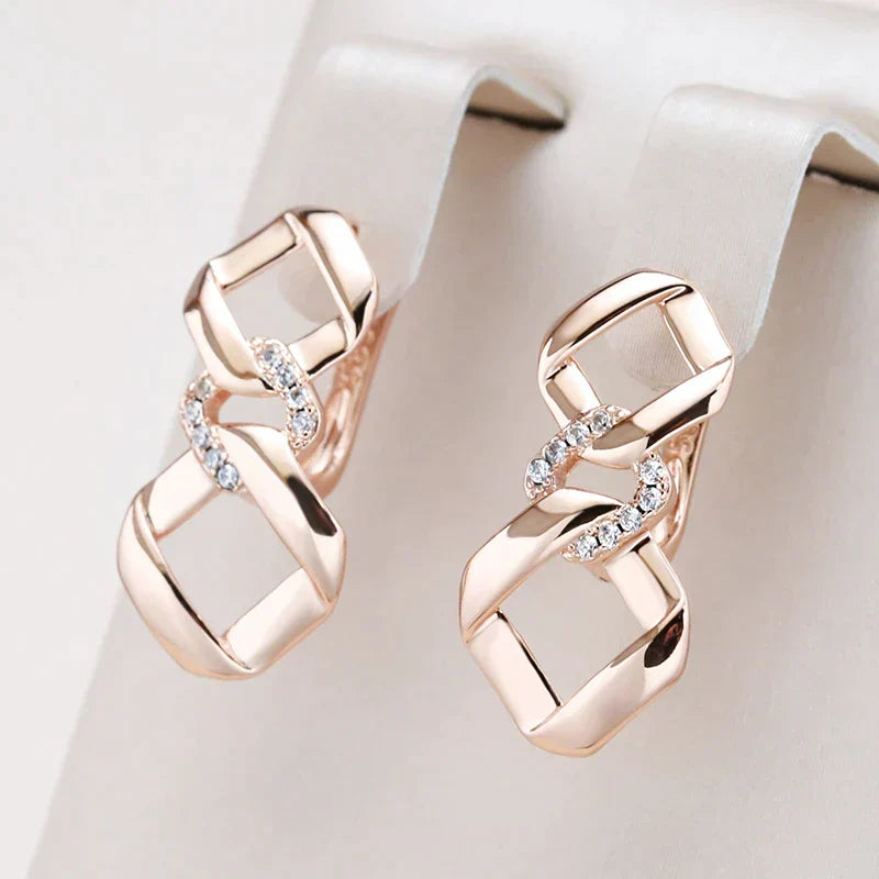 Charming Gold Earring for Any Occasion