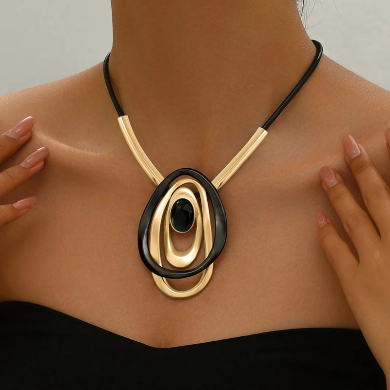 Romantic Gold Necklace for Special Moments