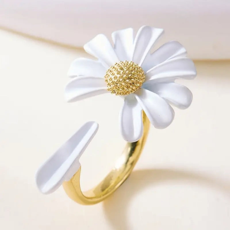 Charming Gold Ring for Any Occasion