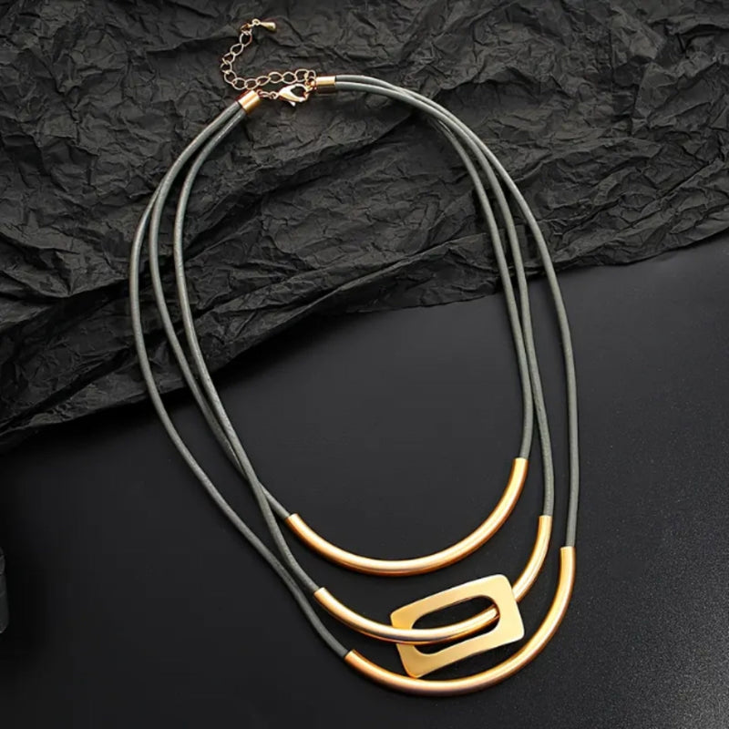 Classic Gold Necklace with Timeless Appeal