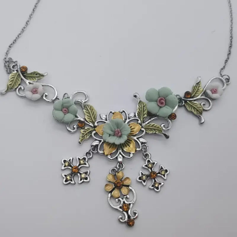 Charming Silver Necklace for Any Occasion