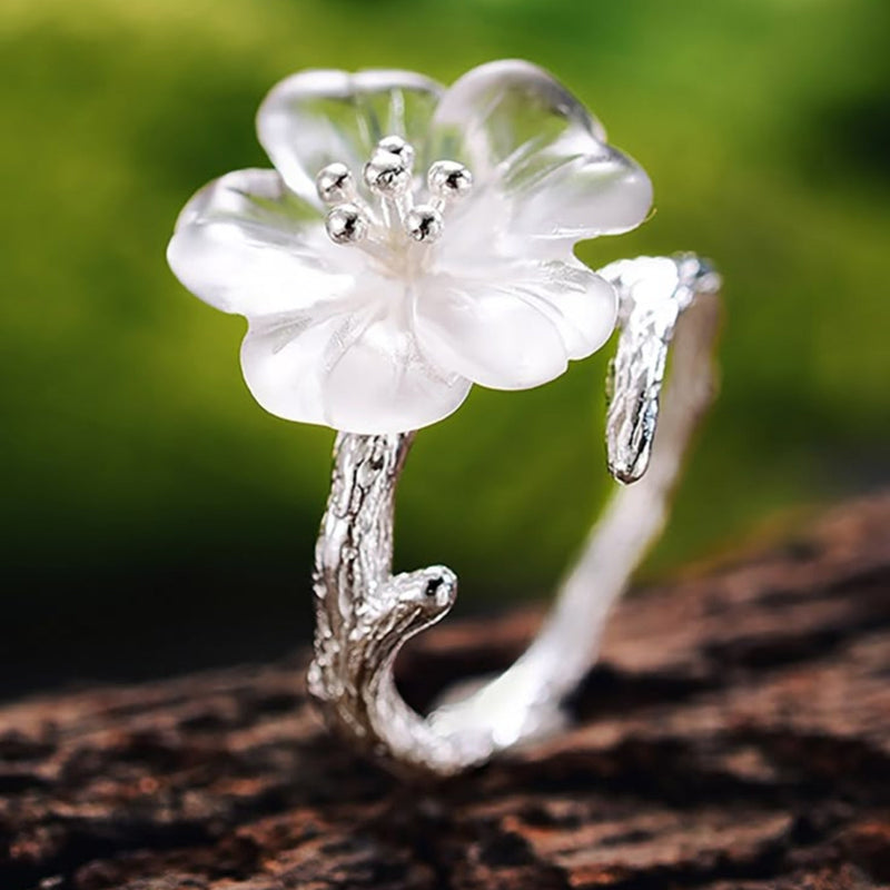 Classic Silver Ring with Timeless Appeal