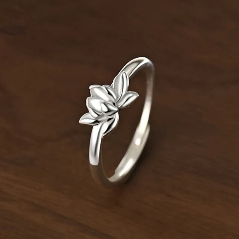 Classic Silver Ring with Timeless Appeal