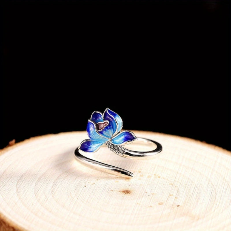 Classic Silver Ring with Timeless Appeal